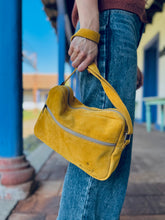 Cargar imagen en el visor de la galería, Guiña Amarilla