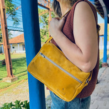 Cargar imagen en el visor de la galería, Guiña Amarilla