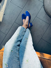 Cargar imagen en el visor de la galería, Bisbita Azul Rey (PRE-ORDER)