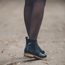 Cargar imagen en el visor de la galería, Tiuque Croco Negro (PRE-ORDER)