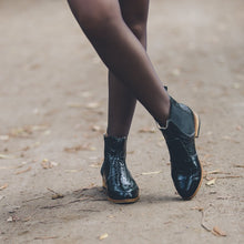 Cargar imagen en el visor de la galería, Tiuque Croco Negro (PRE-ORDER)