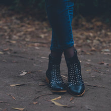 Cargar imagen en el visor de la galería, Perdiz Negro (PRE-ORDER)