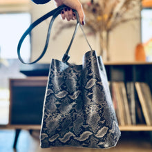 Cargar imagen en el visor de la galería, Cartera de Hombro Gris