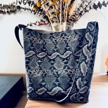 Cargar imagen en el visor de la galería, Cartera de Hombro Gris