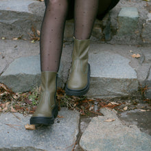 Cargar imagen en el visor de la galería, Cachaña Verde (PRE-ORDER)