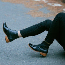 Cargar imagen en el visor de la galería, Gorrion Negro (PRE-ORDER)