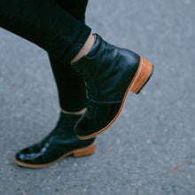 Cargar imagen en el visor de la galería, Gorrion Negro (PRE-ORDER)