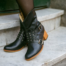 Cargar imagen en el visor de la galería, Cernícalo Negro (PRE-ORDER)