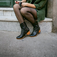 Cargar imagen en el visor de la galería, Cernícalo Negro (PRE-ORDER)