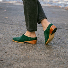 Cargar imagen en el visor de la galería, Suri Verde (PRE-ORDER)