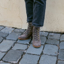 Cargar imagen en el visor de la galería, Vari Taupe (PRE-ORDER)