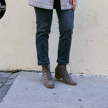 Cargar imagen en el visor de la galería, Vari Taupe (PRE-ORDER)