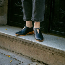 Cargar imagen en el visor de la galería, Yal Negro (PRE-ORDER)