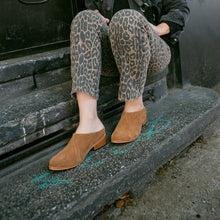 Cargar imagen en el visor de la galería, Suri Camel (PRE-ORDER)