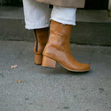 Cargar imagen en el visor de la galería, Yeco Tostado (PRE-ORDER)