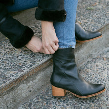 Cargar imagen en el visor de la galería, Yeco Negro (PRE-ORDER)