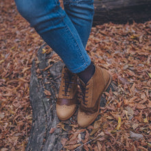 Cargar imagen en el visor de la galería, Lechuza Miel (PRE-ORDER)