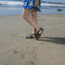 Cargar imagen en el visor de la galería, Rayadito Negro (PRE-ORDER)