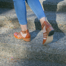 Cargar imagen en el visor de la galería, Loica Curry (PRE-ORDER)