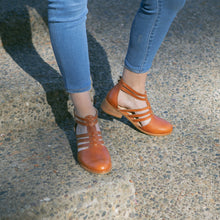 Cargar imagen en el visor de la galería, Loica Curry (PRE-ORDER)