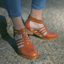 Cargar imagen en el visor de la galería, Loica Curry (PRE-ORDER)