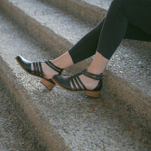 Cargar imagen en el visor de la galería, Loica Negro (PRE-ORDER)