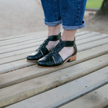 Cargar imagen en el visor de la galería, Petirrojo Negro (PRE-ORDER)