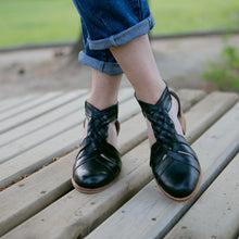 Cargar imagen en el visor de la galería, Petirrojo Negro (PRE-ORDER)