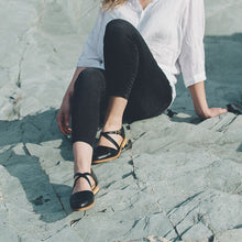 Cargar imagen en el visor de la galería, Petrel Negro (PRE-ORDER)