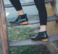 Cargar imagen en el visor de la galería, Concón Negro (PRE-ORDER)