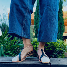 Cargar imagen en el visor de la galería, Picurio Negro (PRE-ORDER)
