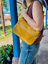 Cargar imagen en el visor de la galería, Guiña Amarilla
