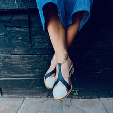 Cargar imagen en el visor de la galería, Picurio Negro (PRE-ORDER)
