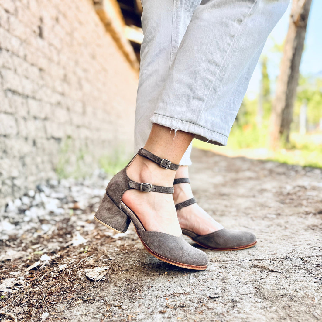 Cotorra Taupe (PRE-ORDER)