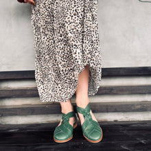 Cargar imagen en el visor de la galería, Colibri Verde (PRE-ORDER)
