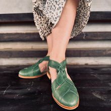 Cargar imagen en el visor de la galería, Colibri Verde (PRE-ORDER)
