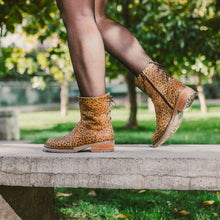 Cargar imagen en el visor de la galería, Cachaña Print (PRE-ORDER)
